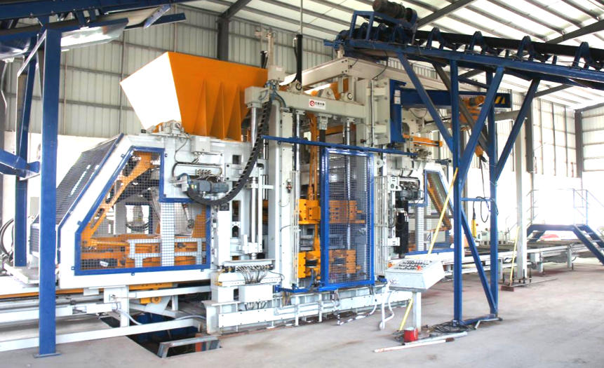 Maszyny do produkcji cegieł Quangong robią swoje piętno w południowych Chinach — kostki brukowe i cegły w kształcie rombu obsługiwane przez jedną maszynę